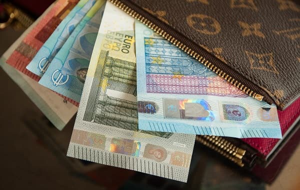 Višina povprečne plače za leto 2021